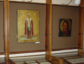 Фрагмент экспозиции иконописи Холуя в Государственном музее Холуйского искусства